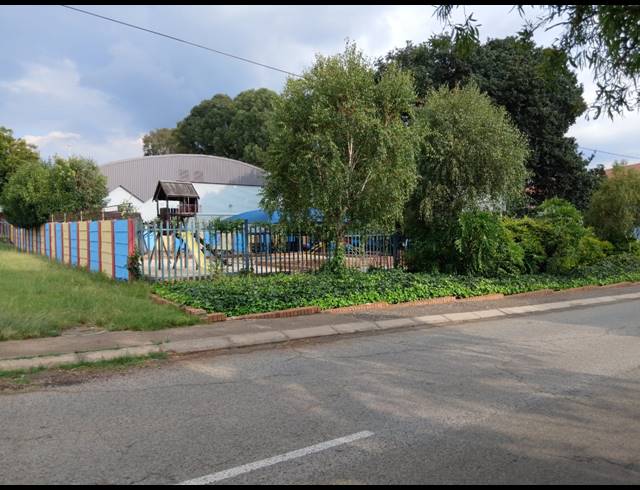 1,800M² BUSINESS CENTRE FOR SALE IN HORIZON VIEW